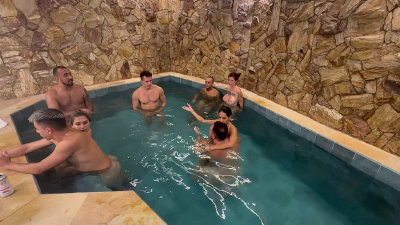 Cover for 'ORGIA COM OS AMIGOS NA PISCINA DO MOTEL'